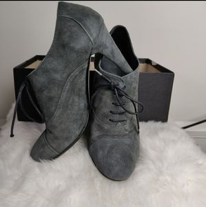 🍁 Great Condition 🍁 Elegant Gray Suede Heels 🍁